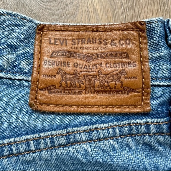 Levi's Wedgie Straight Jeans in Authentically Yours Wash Shredded - Size 25 - Picture 14 of 16